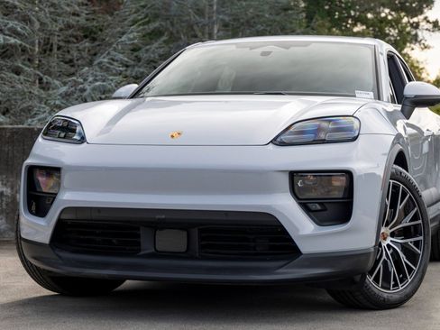 New 2025 Porsche Macan Electric RWD image 7