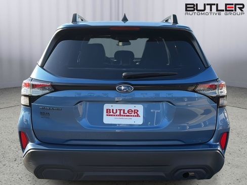 Used 2025 Subaru Forester Premium AWD/4WD image 5