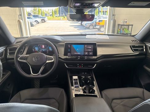 Used 2025 Volkswagen Atlas Cross Sport SE image 7