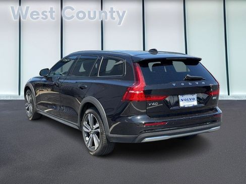 Certified 2025 Volvo V60 B5 Cross Country Plus AWD/4WD image 7