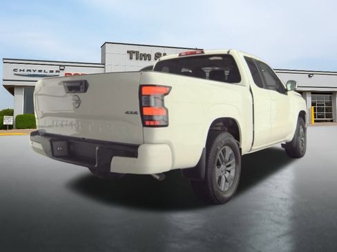 Used 2025 Nissan Frontier SV image 4