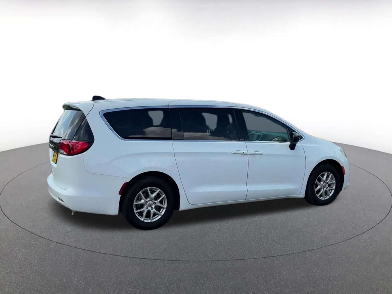 Used 2024 Chrysler Voyager LX FWD image 13