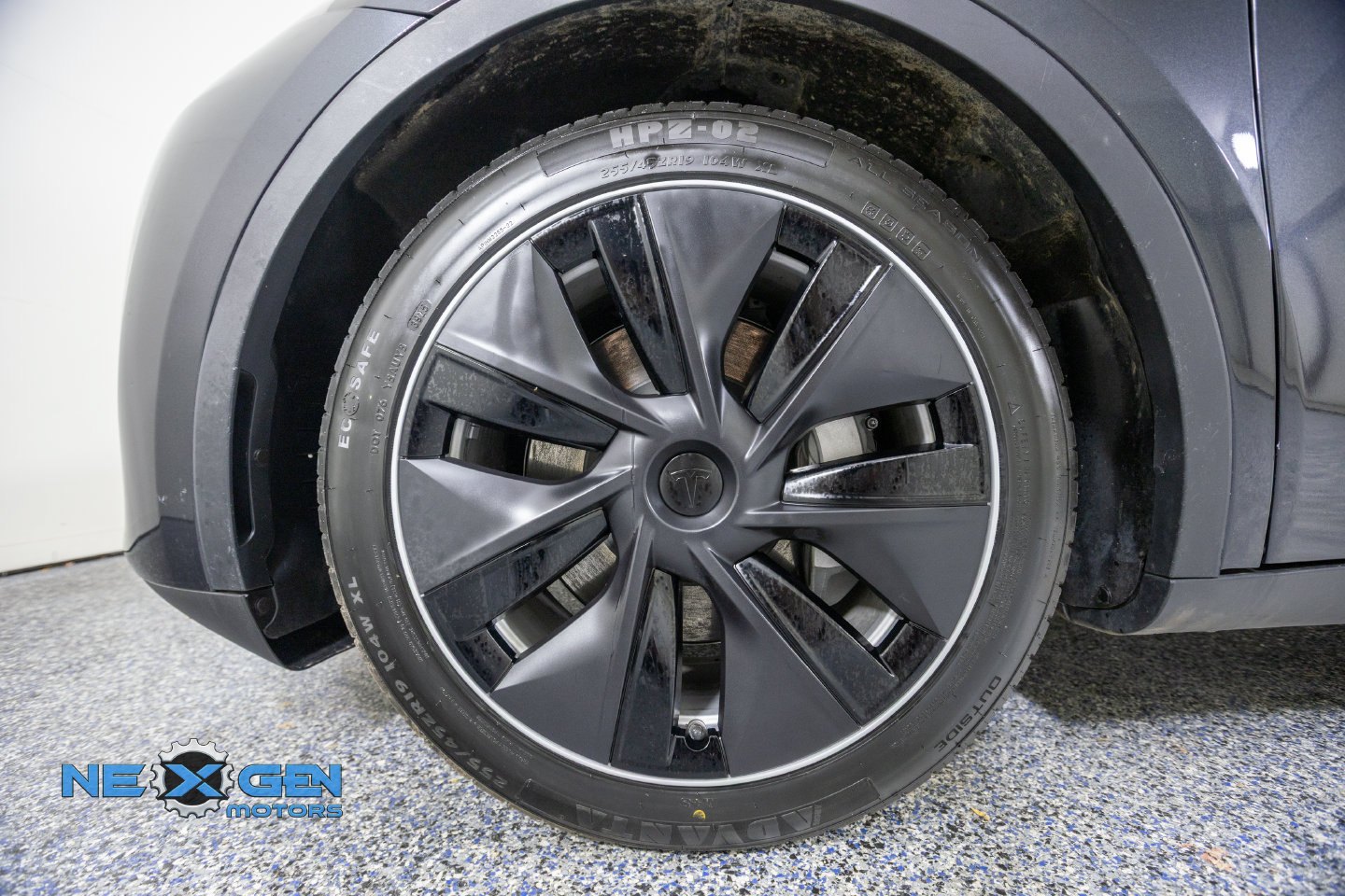 Used 2024 Tesla Model Y Long Range AWD/4WD image 47