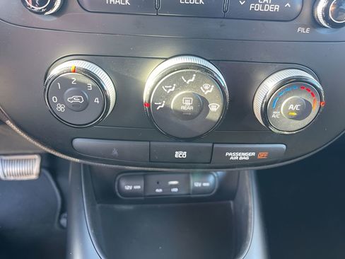 Used 2016 Kia Soul + FWD image 18