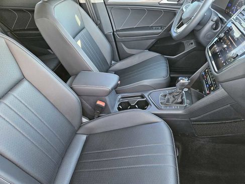 Used 2022 Volkswagen Tiguan SE image 14