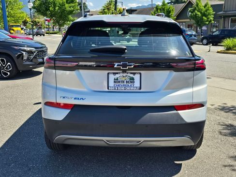 Used 2023 Chevrolet Bolt EUV Premier w/ Sun & Sound Package FWD image 6