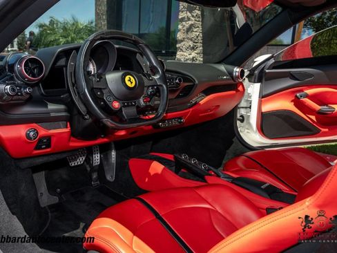 Used 2020 Ferrari F8 Tributo RWD image 18