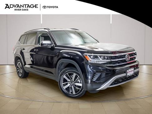 Used 2023 Volkswagen Atlas SE image 2