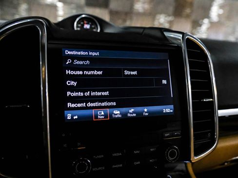 Used 2018 Porsche Cayenne S image 30