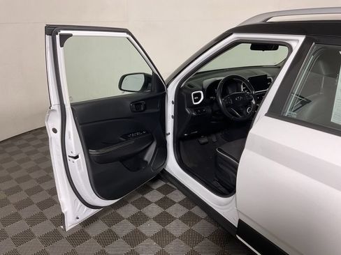 Used 2023 Hyundai Venue Limited w/ Cargo Package FWD image 19