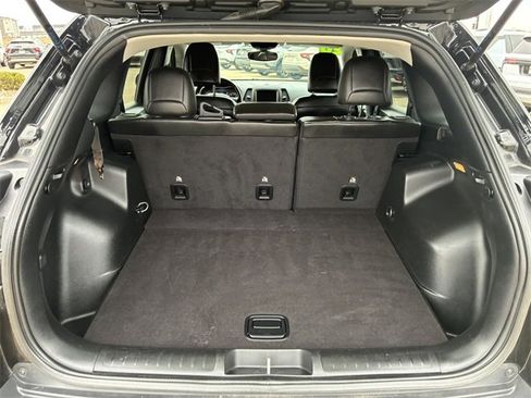 Used 2020 Jeep Cherokee Trailhawk w/ Cold Weather Group image 13