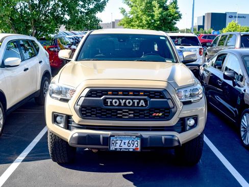 Used 2019 Toyota Tacoma TRD Off-Road w/ Technology Package AWD/4WD image 14