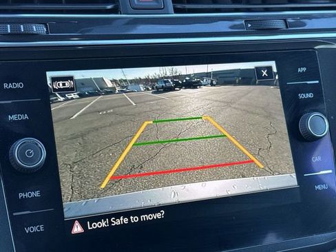 Used 2022 Volkswagen Tiguan SE R-Line image 15