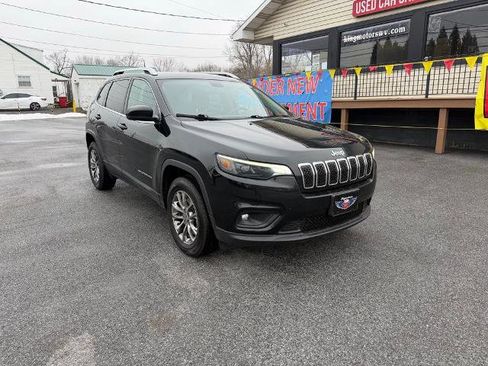 Used 2019 Jeep Cherokee Latitude Plus w/ Cold Weather Group image 2