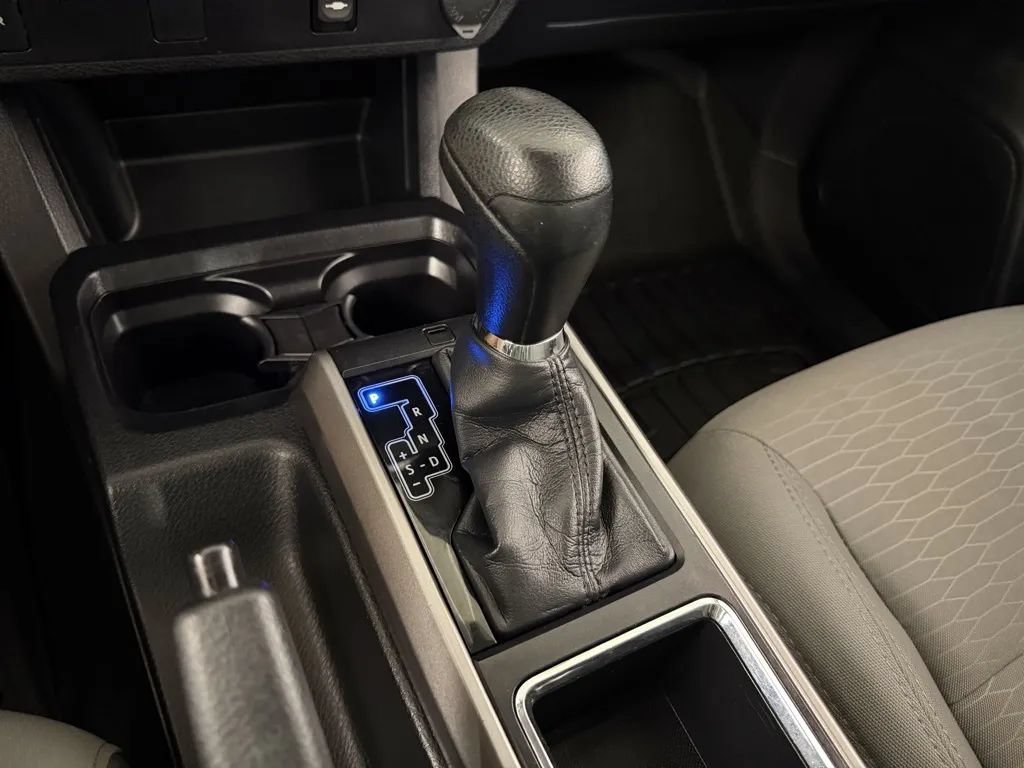Used 2016 Toyota Tacoma SR5 w/ SR5 Appearance Package (SN) AWD/4WD image 24