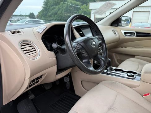 Used 2017 Nissan Pathfinder SV AWD/4WD image 17