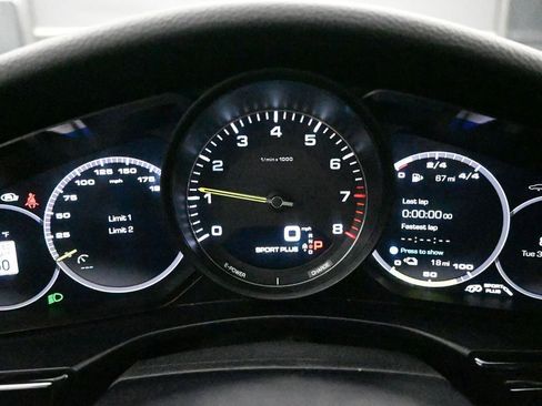 Used 2020 Porsche Panamera 4 image 40