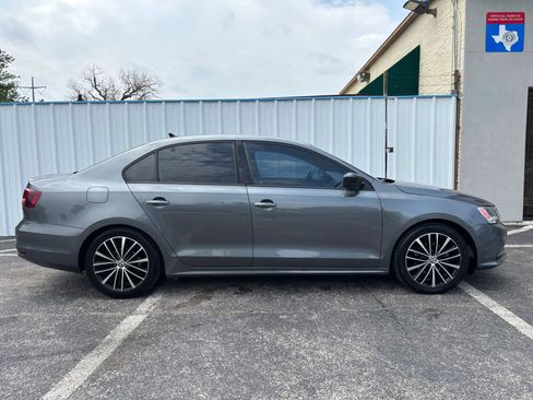 Used 2016 Volkswagen Jetta Sport FWD image 7