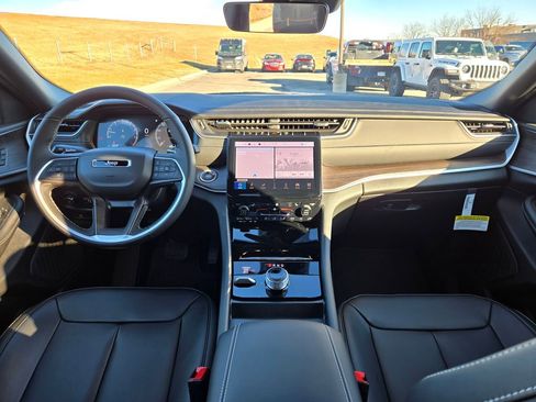 New 2025 Jeep Grand Cherokee Limited image 14