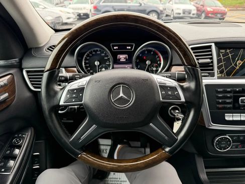 Used 2014 Mercedes-Benz GL 450 4MATIC image 32