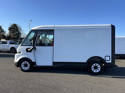 Used 2025 Chevrolet Brightdrop 400 w/ Battery Pack, Max Range image 2