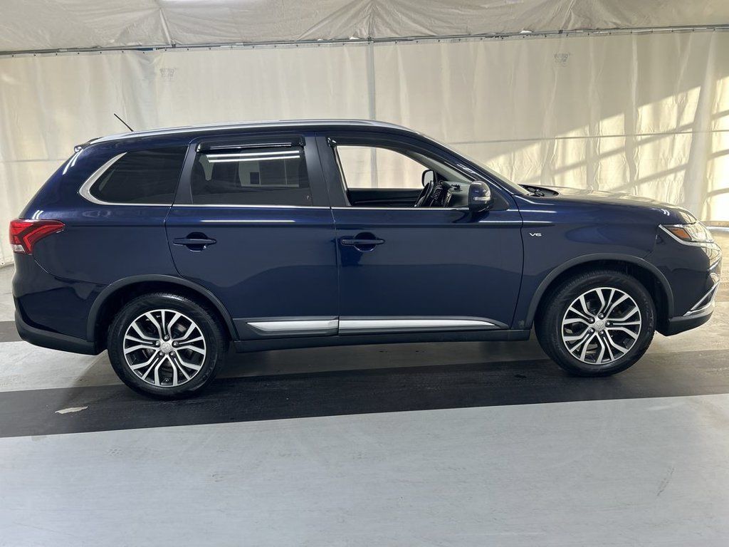 Used 2016 Mitsubishi Outlander GT AWD/4WD image 2