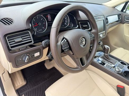 Used 2016 Volkswagen Touareg Sport AWD/4WD image 4