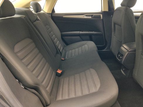 Used 2019 Ford Fusion SE FWD image 19