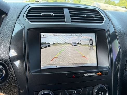 Used 2019 Ford Explorer XLT w/ Equipment Group 201A FWD image 15