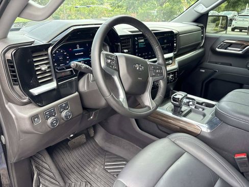 Used 2024 Chevrolet Silverado 1500 LT Trail Boss w/ Convenience Package II AWD/4WD image 17