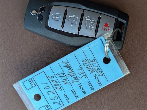 New 2025 Mitsubishi Outlander SEL image 32