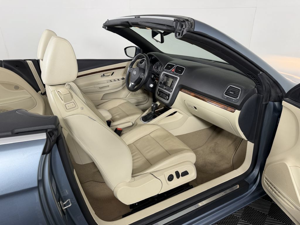 Used 2012 Volkswagen Eos Lux FWD image 24
