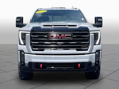 Used 2024 GMC Sierra 2500 AT4 w/ AT4 Premium Plus Package AWD/4WD image 4