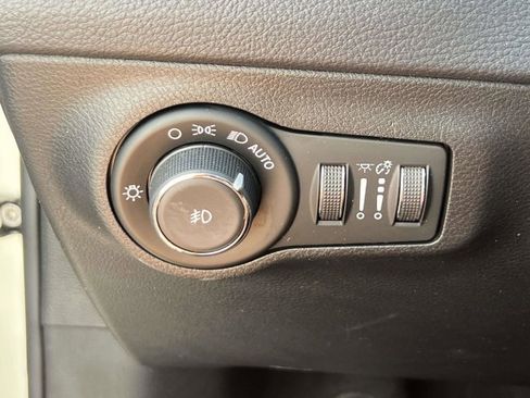 Certified 2018 Jeep Compass Latitude w/ Popular Equipment Group AWD/4WD image 19