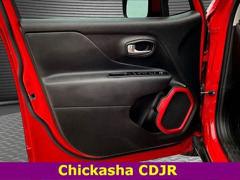 Used 2022 Jeep Renegade Latitude w/ Sun/Sound Group image 19