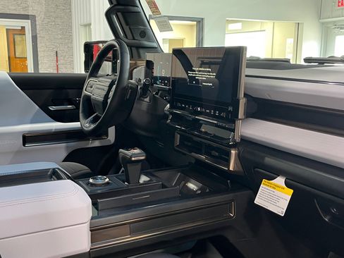 New 2025 GMC Hummer EV 3X image 10