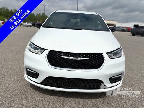 Used 2026 Chrysler Pacifica Select FWD image 9