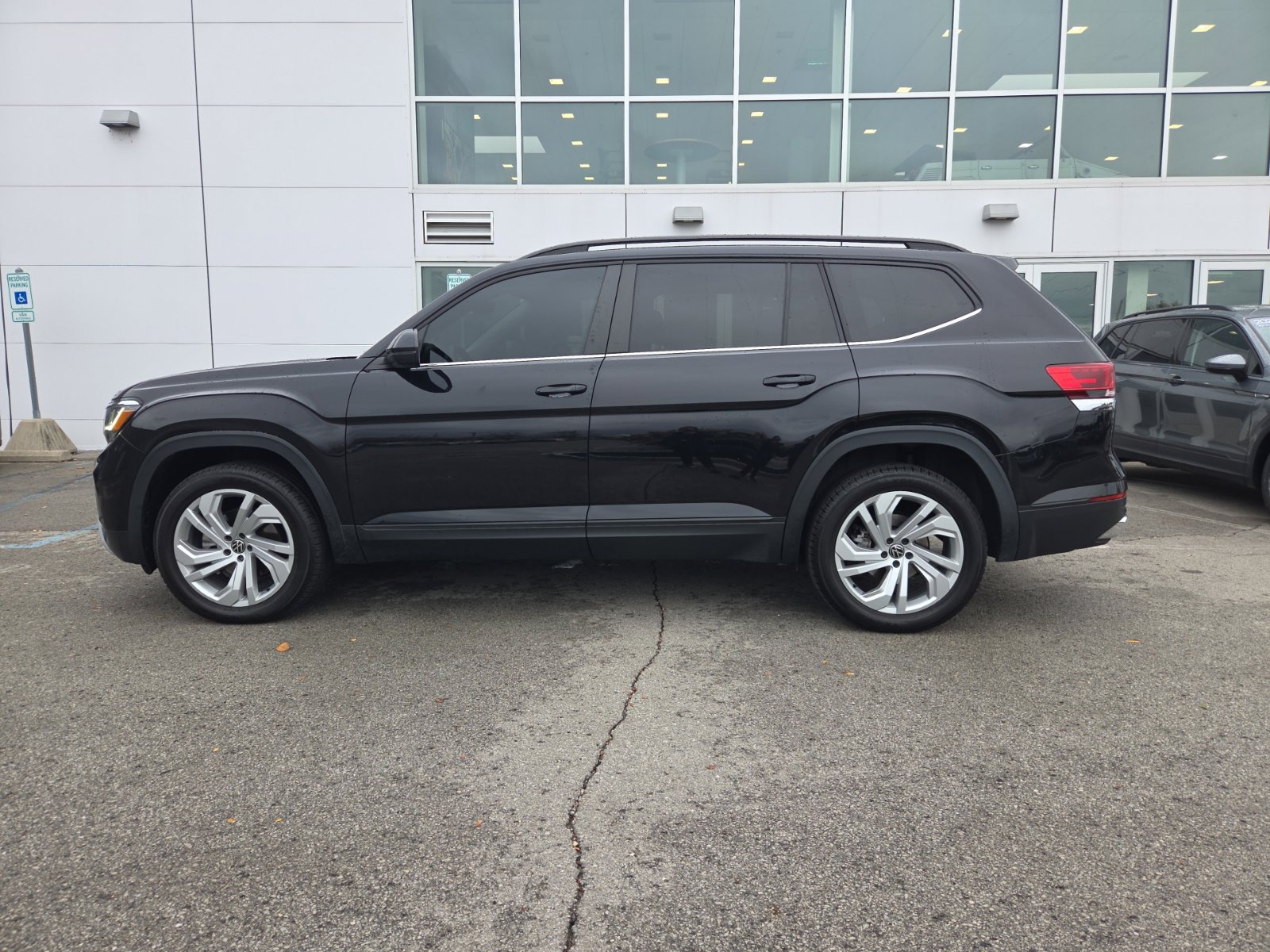 Used 2021 Volkswagen Atlas SE w/ Panoramic Sunroof Package AWD/4WD image 17