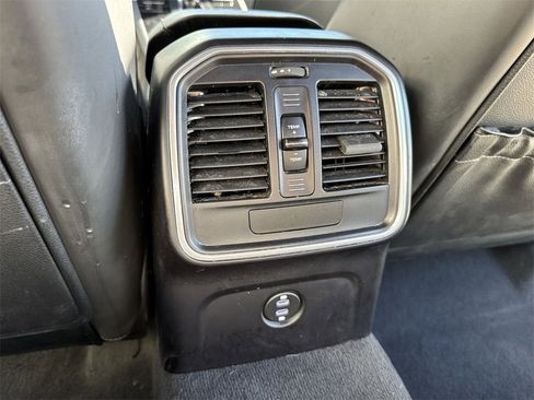 Used 2023 Porsche Macan Turbo image 38