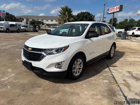 Used 2021 Chevrolet Equinox LS FWD image 3
