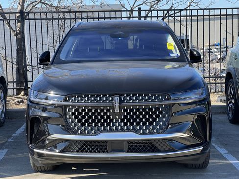 Used 2024 Lincoln Nautilus Reserve w/ Equipment Group 202A image 9