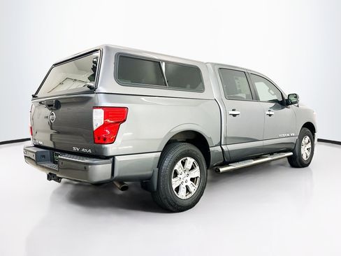 Used 2018 Nissan Titan SV w/ SV Convenience Package AWD/4WD image 9