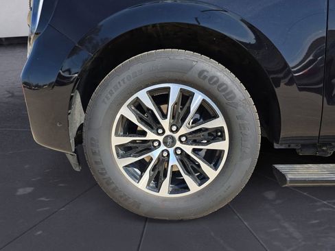 Used 2025 Ford Expedition Platinum AWD/4WD image 14