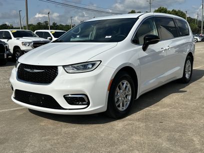 Used 2024 Chrysler Pacifica Touring-L