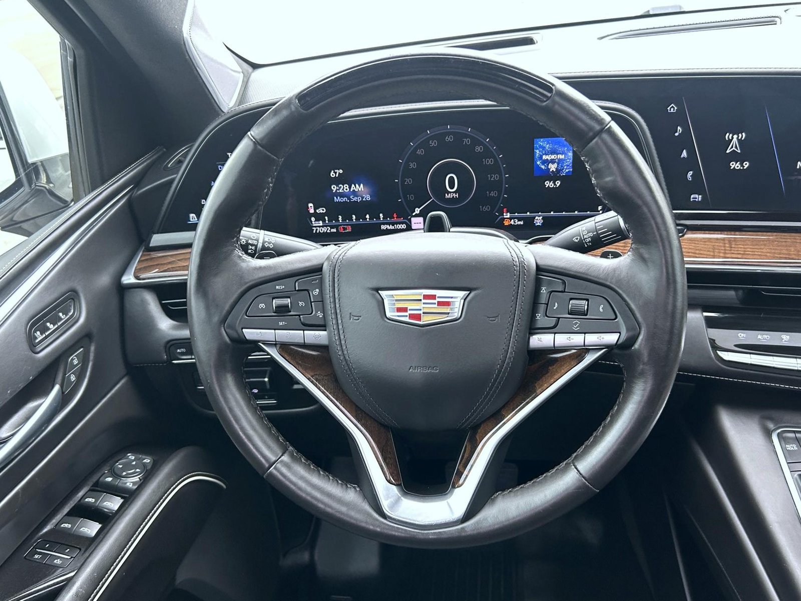 Used 2021 Cadillac Escalade Premium Luxury Platinum w/ Heavy-Duty Trailer Package AWD/4WD image 15
