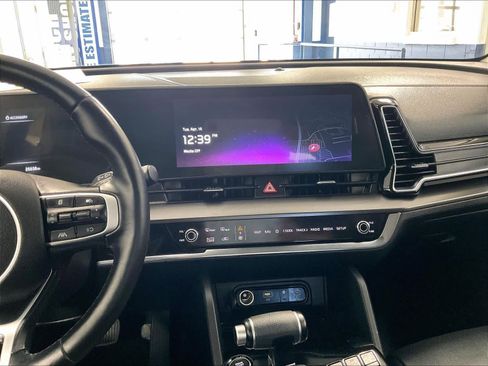 Used 2023 Kia Sportage EX image 18