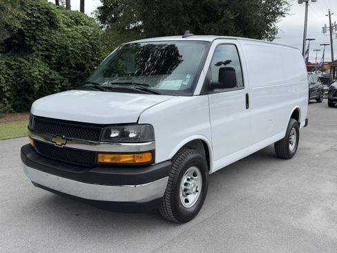 Used 2024 Chevrolet Express 2500 w/ Driver Convenience Package image 40