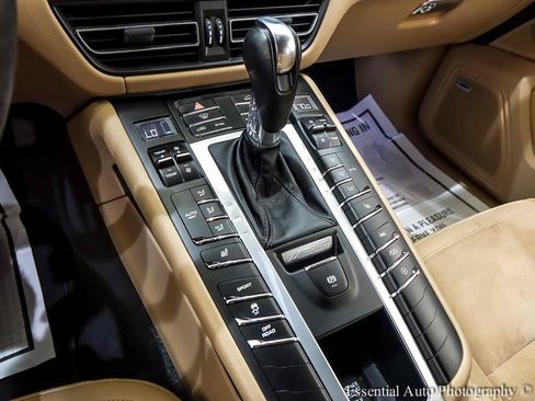 Used 2020 Porsche Macan w/ Driver Memory Package AWD/4WD image 27