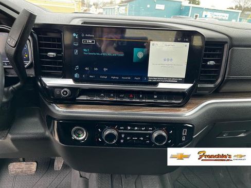 Used 2023 Chevrolet Silverado 1500 LT AWD/4WD image 32