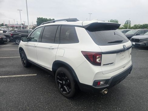 Certified 2024 Honda Passport Black Edition image 6